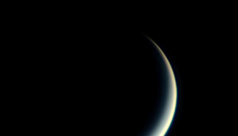 Nur noch eine schmale Sichel: Die Venus am Abendhimmel. Nur noch eine schmale Sichel: Die Venus am Abendhimmel.