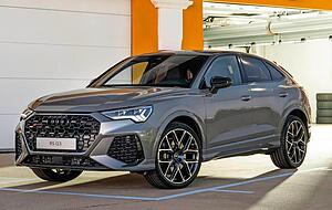 Der RS Q3 Edition 10 years ist das einzige Sondermodell, von dem es tats&auml;chlich auch noch Fahr-
zeuge der weltweit 555 Exemplare gibt. Der Aufpreis f&uuml;r das Editionspaket mit ver&auml;nderter Optik kostet 5990 Euro.