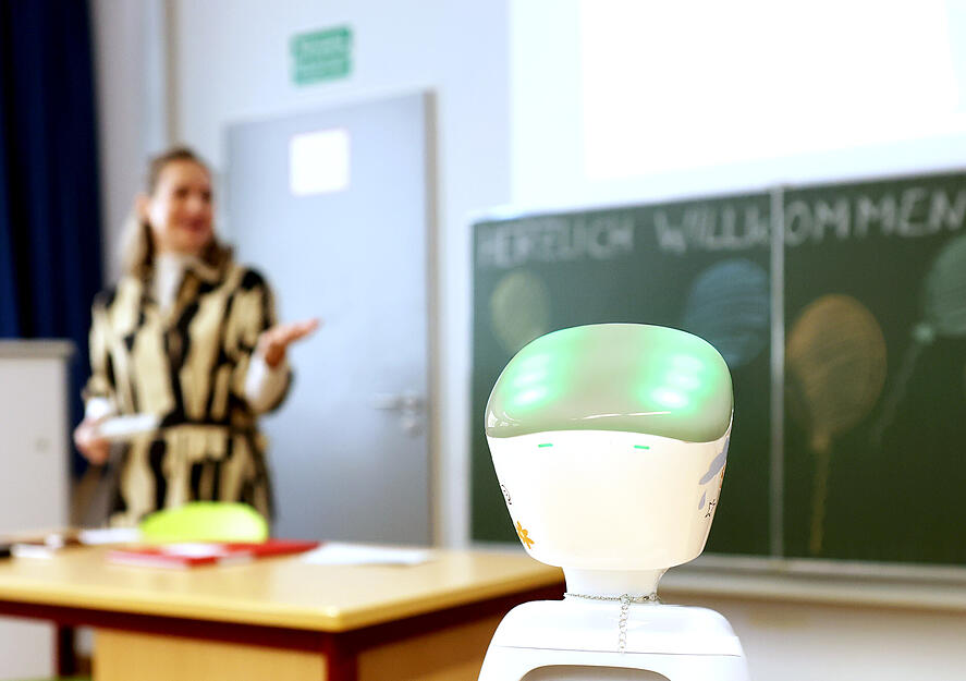 Wenn Emmas Avatar grün leuchtet, wissen ihre Klassenkameraden, dass sie etwas sagen möchte.