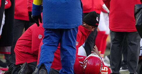 Patrick Mahomes verletzt sich in der Schlussphase.