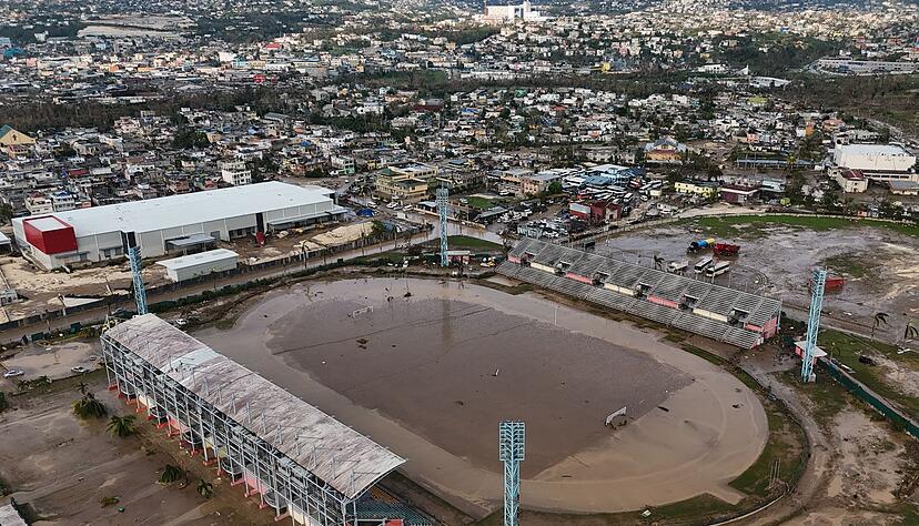 Das Stadion in Montego Bay ist nach dem Hurrikan Melissa &uuml;berflutet.