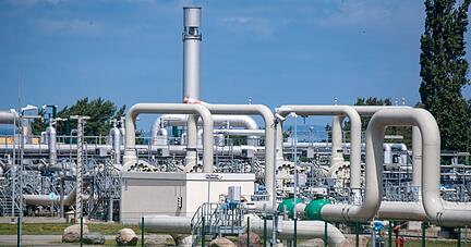 Blick auf Rohrsysteme und Absperrvorrichtungen in der Gasempfangsstation der Ostseepipeline Nord Stream 1 und der &Uuml;bernahmestation der Ferngasleitung OPAL in Lubmin.