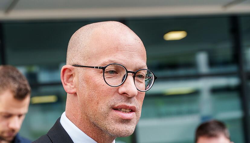 Es gebe bislang keine Hinweise auf ein extremistisches Motiv, sagte Oberstaatsanwalt Mies. Es gebe bislang keine Hinweise auf ein extremistisches Motiv, sagte Oberstaatsanwalt Mies.