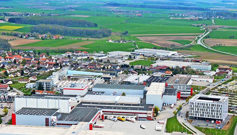 Der W&uuml;rth-Campus in Gaisbach: Aus der Luft wird die Gr&ouml;&szlig;e des Unternehmens sichtbar. Weitere Baustellen sind bereits er&ouml;ffnet.
W&uuml;rth