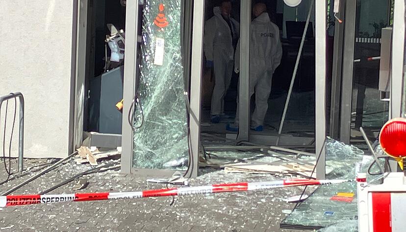 Anfang Juli wurde ein Geldautomat einer Filiale der Kreissparkasse Heilbronn in Schwaigern gesprengt. Die Filiale wurde verwüstet. Der Sachschaden ist erheblich. Foto: Archiv/Kümmerle Anfang Juli wurde ein Geldautomat einer Filiale der Kreissparkasse Heilbronn in Schwaigern gesprengt. Die Filiale wurde verwüstet. Der Sachschaden ist erheblich. Foto: Archiv/Kümmerle