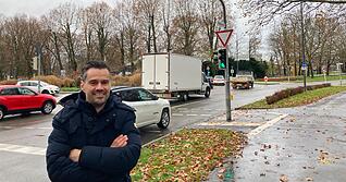 Fahrlehrer Michael Simon aus Weinsberg bei einem Vor-Ort-Termin am Europaplatz.