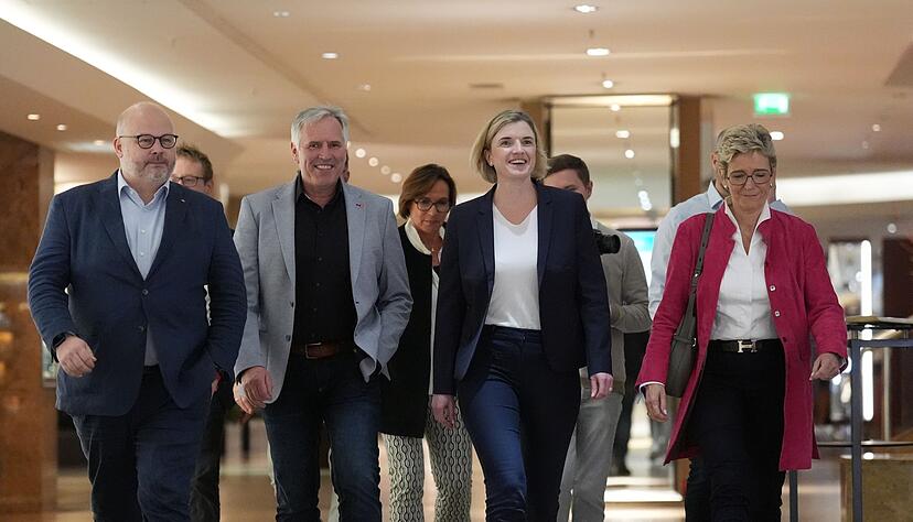 Arbeitgeber und die IG Metall liegen bei den m&ouml;glichen Tarifsteigerungen noch weit auseinander.