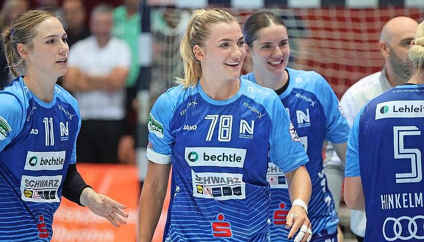 Inzwischen im Neckarsulmer blau, 2022/2023 aber noch im Göppinger grün: Neckarsulms Neuzugang Paulia Uscinowicz (Mitte) trifft am Samstag auf ihren Ex-Club.