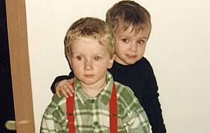 Ein Blick ins Familienalbum: Vanessa (hinten) und Kevin Voigt als Zweij&auml;hrige.