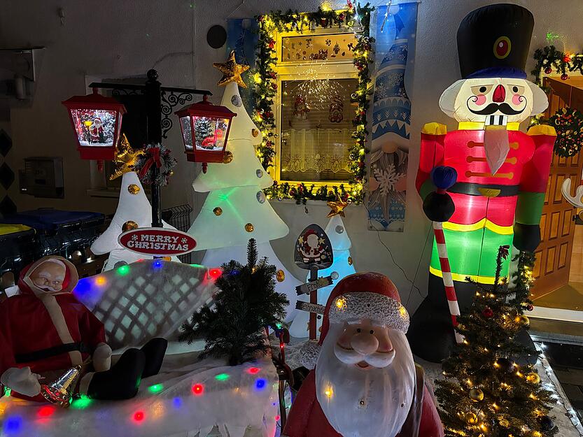 Was Diana an Weihnachten in Heilbronn oft vermisst: Schnee. Deshalb verschafft sich die Weihnachtsbegeisterte Abhilfe, indem sie selbst für winterliche Atmosphäre sorgt.