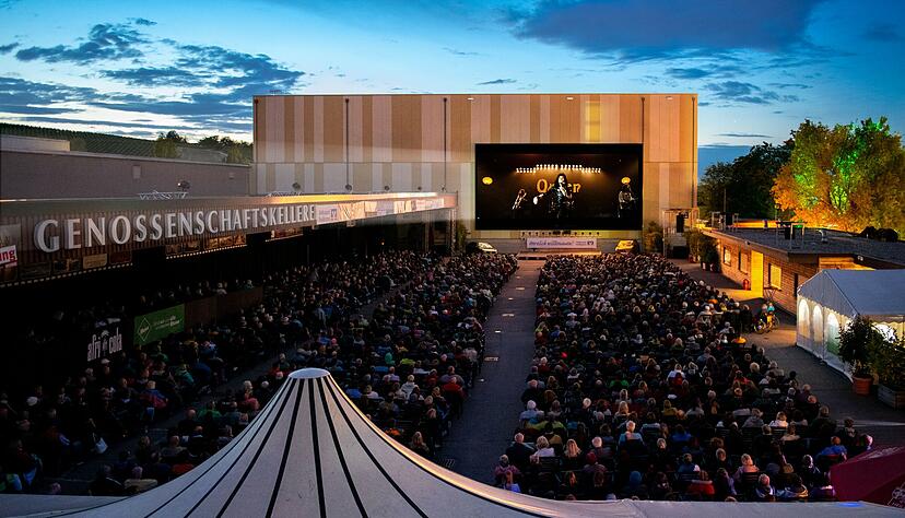 Maximal 750 Gäste sind beim Open-Air-Kino in der WG zugelassen. Maximal 750 Gäste sind beim Open-Air-Kino in der WG zugelassen.
