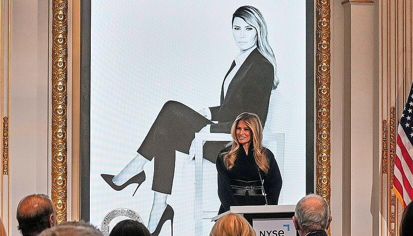 Auf Promotour f&uuml;r &bdquo;Melania. 20 Days to History&ldquo;: Die US-First Lady Melania Trump vergangene Woche im Sitzungssaal der New Yorker B&ouml;rse. In Deutschland macht schon die Rede vom &bdquo;Kassengift&ldquo; die Runde.