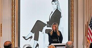 Auf Promotour f&uuml;r &bdquo;Melania. 20 Days to History&ldquo;: Die US-First Lady Melania Trump vergangene Woche im Sitzungssaal der New Yorker B&ouml;rse. In Deutschland macht schon die Rede vom &bdquo;Kassengift&ldquo; die Runde.