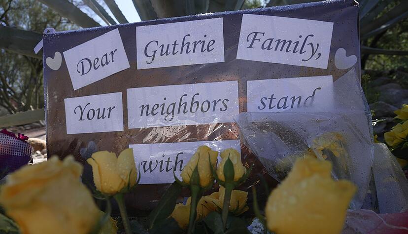 Angeh&ouml;rige und Nachbarn haben weiterhin Hoffnung, dass die 84-j&auml;hrige Nancy Guthrie lebend wieder auftauchen k&ouml;nnte. Die Polizei geht von einer Entf&uuml;hrung aus.