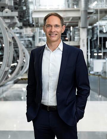 Audi-Produktionsvorstand Gerd Walker sieht den Standort Neckarsulm gut aufgestellt f&uuml;r ein volumenstarkes E-Auto.