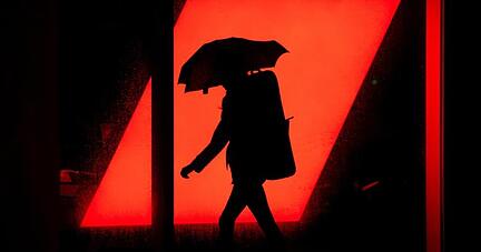 Leuchtreklamen und beleuchtete Werbetafeln müssen von 22 Uhr abends bis 16 Uhr am Folgetag abgeschaltet werden. Leuchtreklamen und beleuchtete Werbetafeln müssen von 22 Uhr abends bis 16 Uhr am Folgetag abgeschaltet werden.