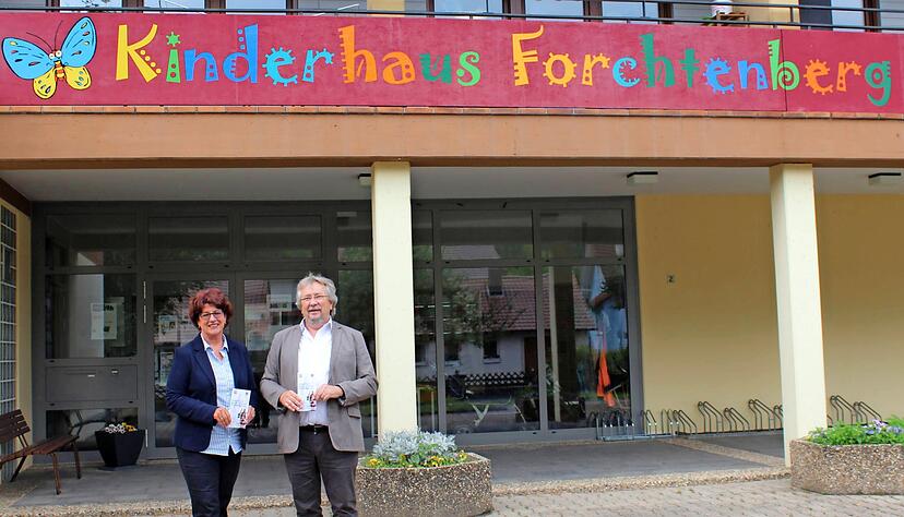 Vor allem f&uuml;r Ratsuchende, die nicht mobil sind, haben Hedwig Kuhn und Josef Grochla die Au&szlig;enstelle in Forchtenberg konzipiert.
Foto: Renate V&auml;is&auml;nen
