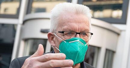 Winfried Kretschmann (B&uuml;ndnis 90/Die Gr&uuml;nen) gestikuliert.