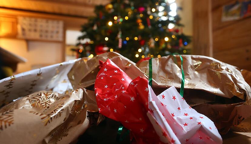 Die Reste vom Fest: Auch wenn es verlockt - nicht alles davon gehört in den Restmüll.