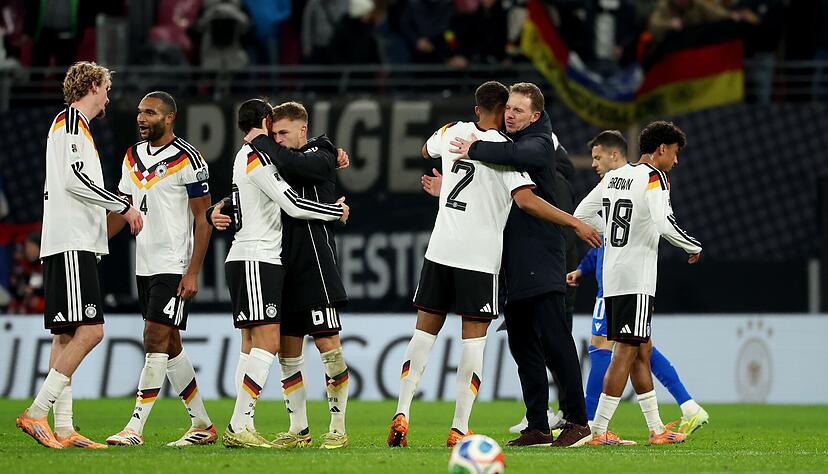 Die Nationalelf hat zuletzt in Leipzig einen 6:0-Sieg im WM-Qualifikationsspiel gegen die Slowakei gefeiert. Die Nationalelf hat zuletzt in Leipzig einen 6:0-Sieg im WM-Qualifikationsspiel gegen die Slowakei gefeiert.