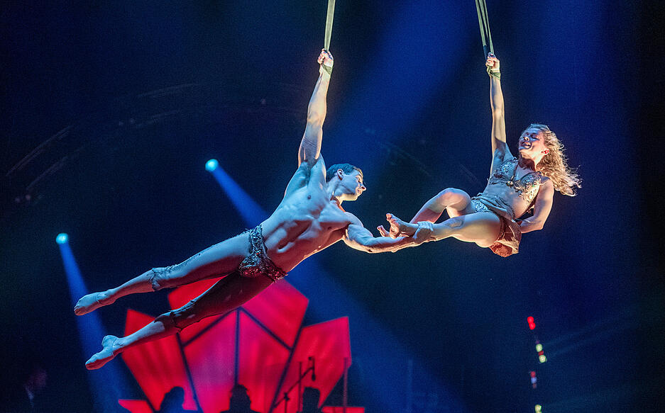 Mit einer festlichen Premiere hat der 25. Heilbronner Weihnachtszirkus auf der Theresienwiese begonnen. Mit einer festlichen Premiere hat der 25. Heilbronner Weihnachtszirkus auf der Theresienwiese begonnen.