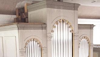Mehrmals in der Woche &uuml;bt Johannes Brenner auf dem Instrument in der Eschenauer Wendelinskirche. Es ist 131 Jahre alt, hat 14 Register, 738 Pfeifen aus Holz und Metall und zwei Kastenblaseb&auml;lge.Foto: Gustav D&ouml;ttling
