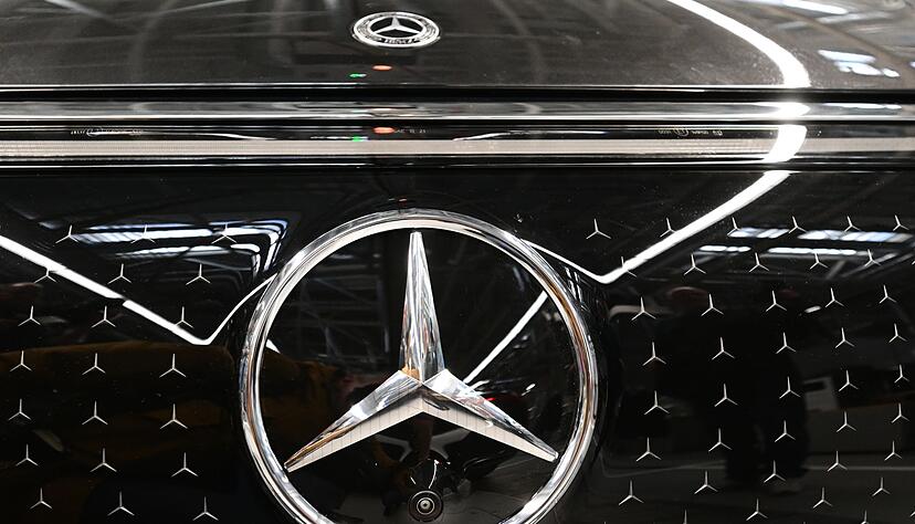 Der Autobauer Mercedes streicht als Folge der Krise in der deutschen Branche auch die Gehaltserh&ouml;hungen f&uuml;r seine F&uuml;hrungskr&auml;fte.