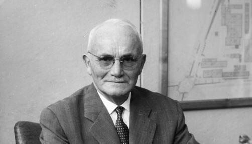 Zusammengestellt von Archiv und Dokumentation der Heilbronner Stimme 

Der 1919 in einem im Untergeschoss eines Wohnhauses in Weinsberg von August Läpple gegründete Drei-Mann-Betrieb , entwickelt sich zum größten  Werkzeugbauer in Europa.