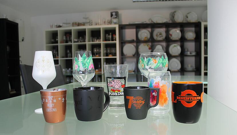 Bedruckt oder beflockt: Neudenaus größter Arbeitgeber stellt sich auf den Zeitgeist ein. Foto: Simon Gajer Bedruckt oder beflockt: Neudenaus größter Arbeitgeber stellt sich auf den Zeitgeist ein. Foto: Simon Gajer