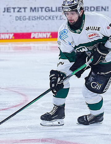 Benedikt Jiranek hat sich in die Rotation des DEL2-Aufsteigers Bietigheim Steelers gek&auml;mpft. Der Verteidiger, der in der Vorsaison f&uuml;r die Falken aufs Eis ging, hofft nun auf die ein oder andere &Uuml;berraschung in den Playoffs.