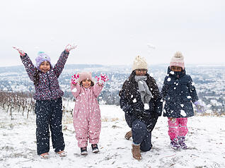 Vor allem die Kleinen freuen sich über die Flocken. Vor allem die Kleinen freuen sich über die Flocken.