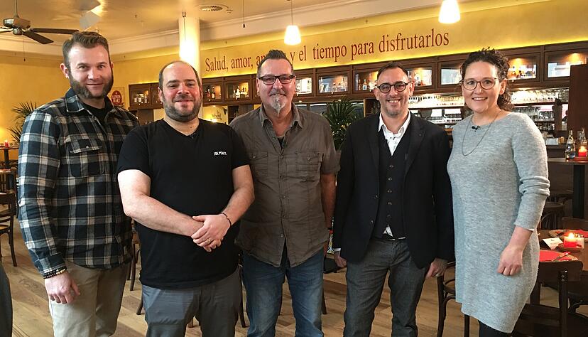 Die teilnehmenden Gastronomen (von links): Toni Tänzer (International Streetfood), Uli Frankenhauser (Joe Peña's), Timo Gries (Gaststätte am Michaelsberg), Florian Hemrich (Weinvilla), Sibylle Deitigsmann (Smuk). Die teilnehmenden Gastronomen (von links): Toni Tänzer (International Streetfood), Uli Frankenhauser (Joe Peña's), Timo Gries (Gaststätte am Michaelsberg), Florian Hemrich (Weinvilla), Sibylle Deitigsmann (Smuk).