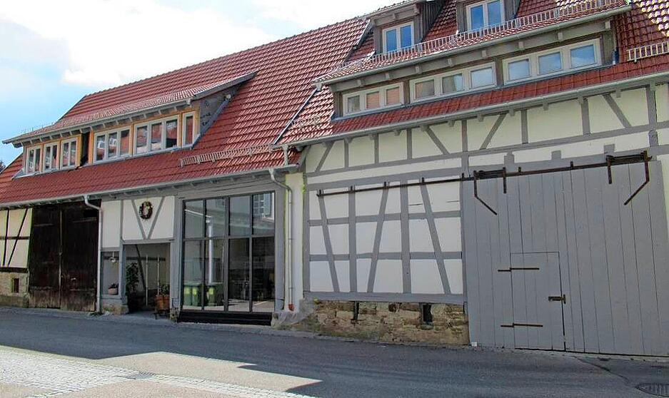 "Scheune sucht Freund" heißt ein Projekt in Niedernhall. Familie Beck hat eine denkmalgeschützte Scheune zum Wohnhaus umbauen lassen. Architekten: Ulrich Schimmel und Stefanie Pawlenka, Öhringen.