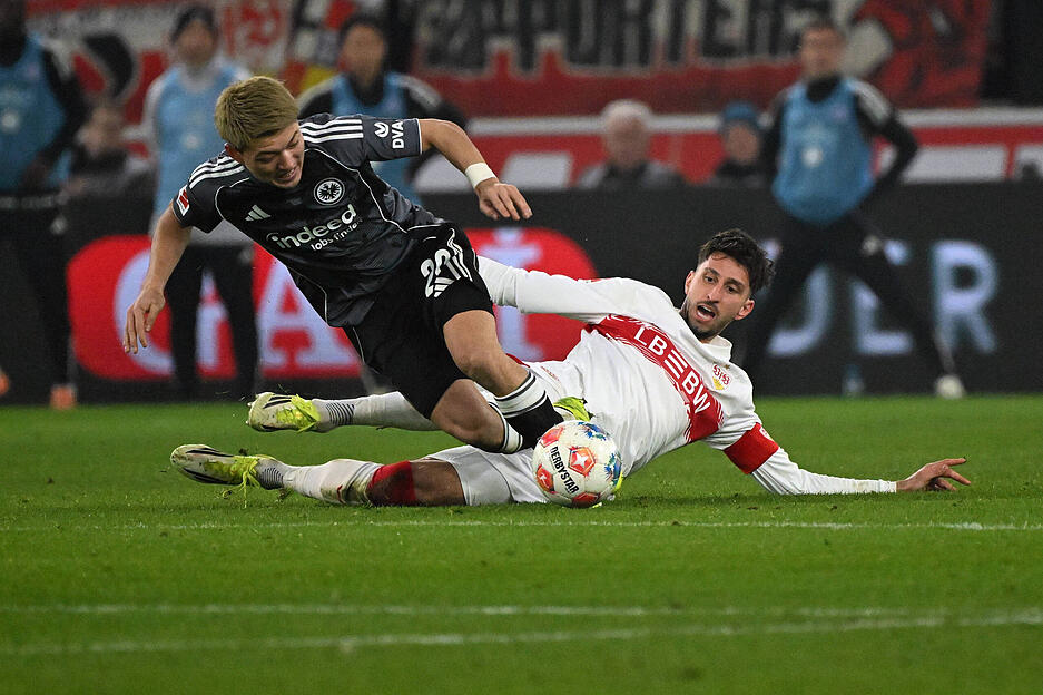 Atakan Karazor: Macht ein super Spiel gegen Eintracht Frankfurt. Immer anspielbar, sichert oft ab und zeigt die n&ouml;tige Pr&auml;senz auf dem Platz. Leistete sich keine leichten Fehler. Gr&auml;tscht auch vor dem 3:2 entscheidend dazwischen und erobert so den Ball. Note: 1,5