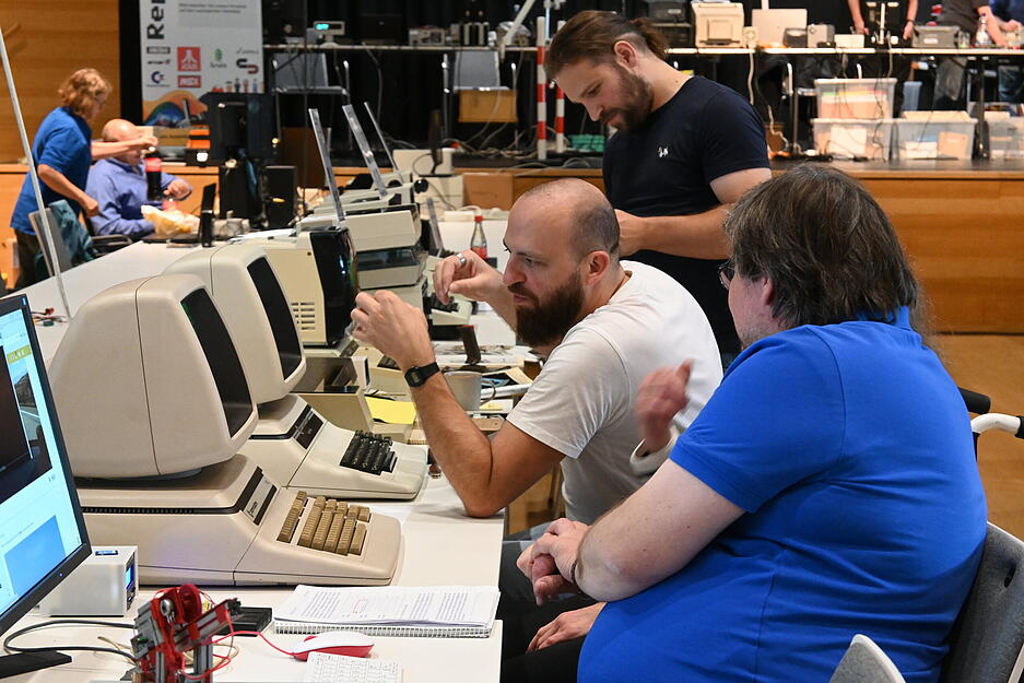 Fachsimpeln und selber ausprobieren heißt es das ganze Wochenende bei der Classic Computing 2024