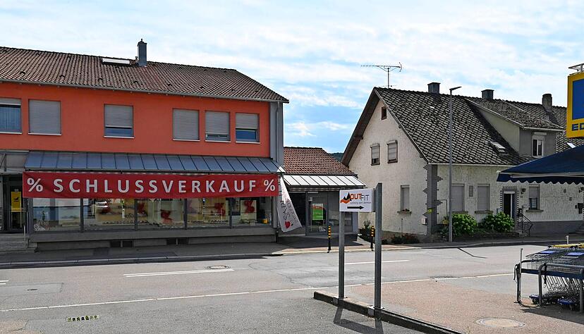 Eine Stadtmitte hat Krautheim nicht. Die Hauptstra&szlig;e bietet zwar einige L&auml;den, aber l&auml;dt nicht gerade zum Verweilen ein.