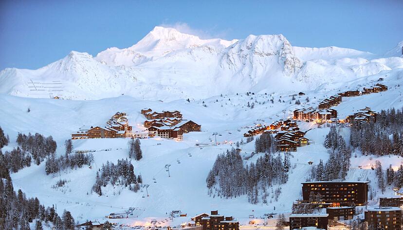 Bei Lawinenabgängen in den französischen Alpen, darunter im Skigebiet La Plagne, gab es Tote. (Archivbild) Bei Lawinenabgängen in den französischen Alpen, darunter im Skigebiet La Plagne, gab es Tote. (Archivbild)