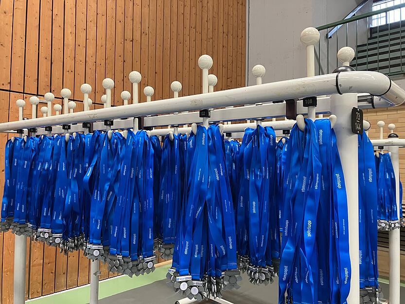 Rund 3000 Läufer auf verschiedenen Distanzen und um die 10.000 Zuschauer machen den EBM-Papst-Marathon in Niedernhall zu einem besonderen Lauf-Event in der Region. Der Regen hat pünktlich zum Beginn nachgelassen.