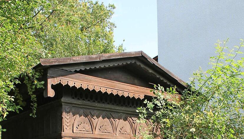 Gartenhäuschen oder Laubhütte in Böhringers Garten? Diese Frage sollen nun Experten für das Freilandmuseum Wackershofen klären . Fotos (2): Bettina Hachenberg Gartenhäuschen oder Laubhütte in Böhringers Garten? Diese Frage sollen nun Experten für das Freilandmuseum Wackershofen klären . Fotos (2): Bettina Hachenberg