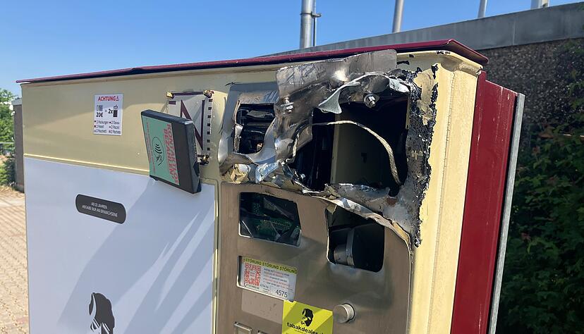 In der Bischofsstra&szlig;e in D&uuml;rrenzimmern brachen Unbekannte zwei Zigarettenautomaten auf.