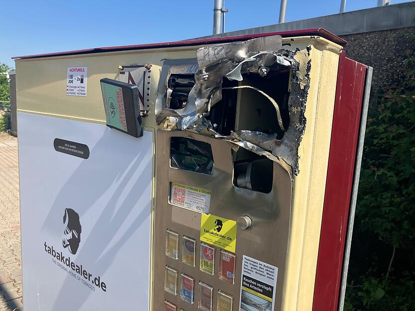 In der Bischofsstra&szlig;e in D&uuml;rrenzimmern brachen Unbekannte zwei Zigarettenautomaten auf.