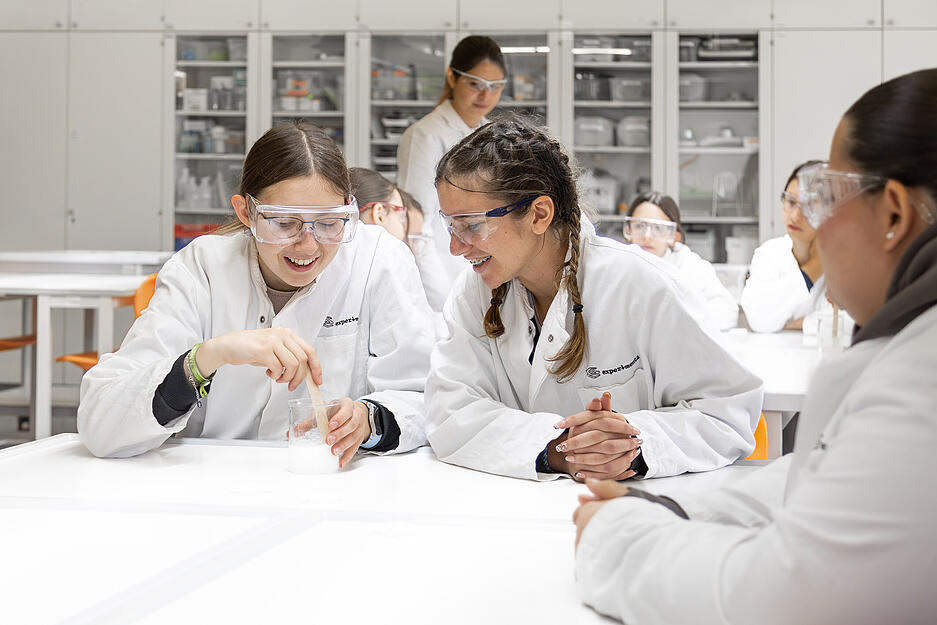 Im Workshop von Mann & Schröder mischten die Teilnehmer ihr eigenes Duschgel. Im Workshop von Mann & Schröder mischten die Teilnehmer ihr eigenes Duschgel.