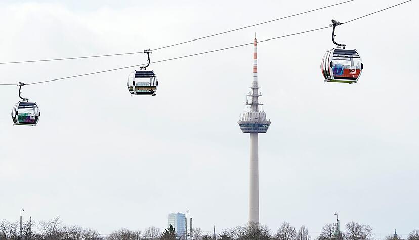 Mit seinen rund 218 Metern ist der Fernmeldeturm das h&ouml;chste Geb&auml;ude Mannheims. (Archivbild)