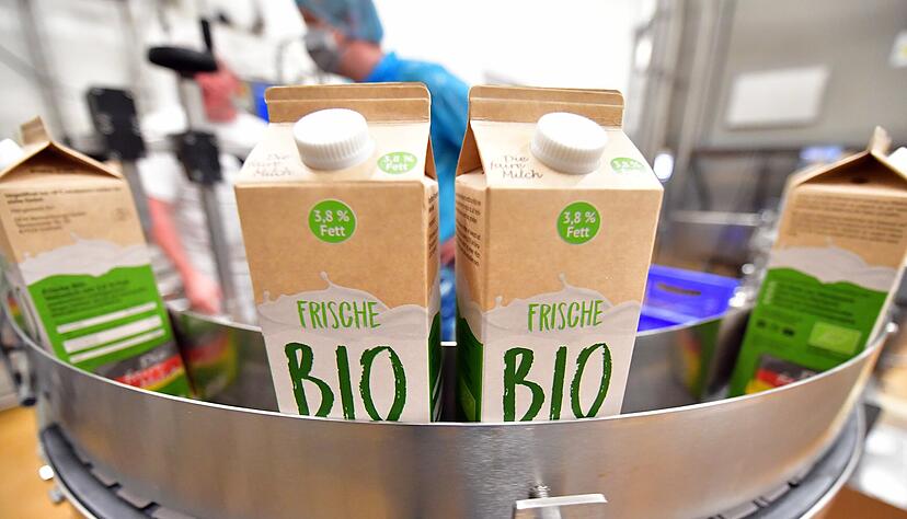 Trotz Inflation greifen Verbraucher weiterhin zu Bio-Produkten. Gefragt sind allerdings die Eigenmarken der Händler anstatt Ware im Fachhandel. Trotz Inflation greifen Verbraucher weiterhin zu Bio-Produkten. Gefragt sind allerdings die Eigenmarken der Händler anstatt Ware im Fachhandel.