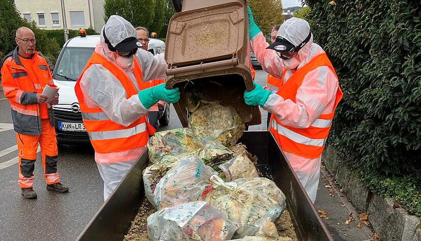 Die Hohenloher Abfallwirtschaft checkt Inhalte der Biotonne noch intensiver auf Fehlwürfe