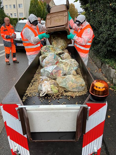 Die Hohenloher Abfallwirtschaft checkt Inhalte der Biotonne noch intensiver auf Fehlwürfe