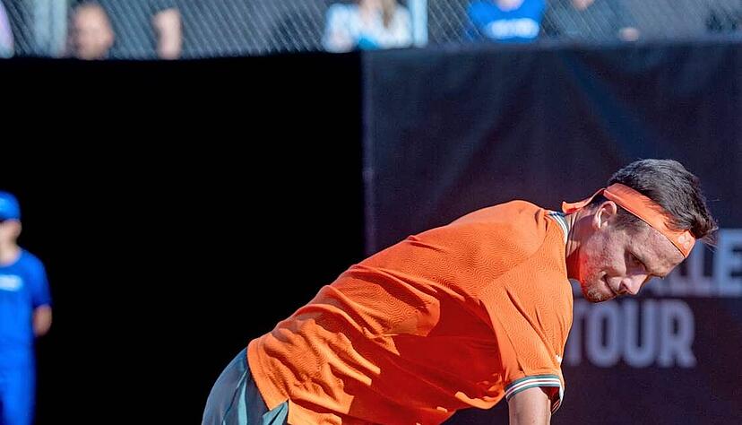 Kräftig gefrustet: Daniel Altmaier war genervt, unterlag am Ende dem starken Polen Maks Kasnikowski trotz Kampfgeist und Satzball mit 2:6, 5:7.
Fotos: Mario Berger Kräftig gefrustet: Daniel Altmaier war genervt, unterlag am Ende dem starken Polen Maks Kasnikowski trotz Kampfgeist und Satzball mit 2:6, 5:7.
Fotos: Mario Berger