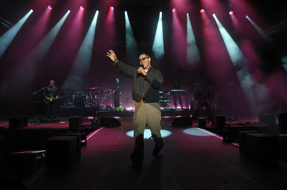 Nico Santos ist bekannt für Hits wie „Rooftop“ oder „Play with Fire“, mit denen er die Charts eroberte. Bei Haigern Live stand er am Samstag als Headliner des Festivals auf der Bühne.