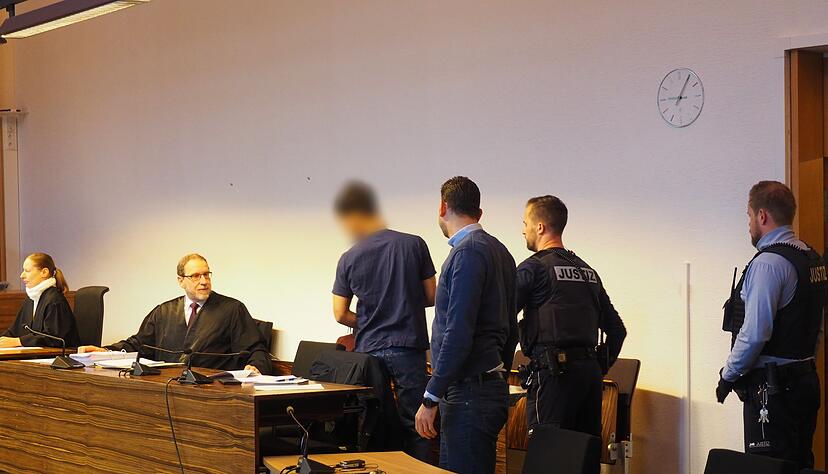 Ein 22-J&auml;hriger steht wegen Mordes vor Gericht.