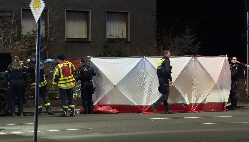 M&auml;dchen kommt frei.